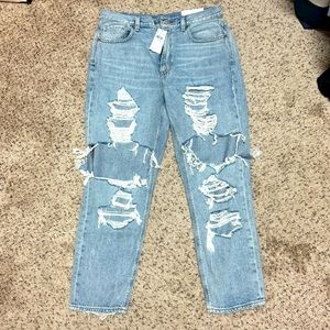 NWT American Eagle distressed Mom Jean, size 31W/12